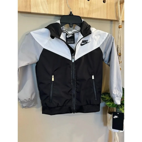 Nike‎ Boys' Windrunner Hooded Jacket Size 4T Black/White Full-Zip - Picture 1 of 3